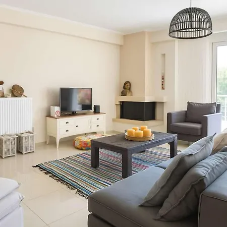 דירה Beachfront Rio Escape - Luxurious Coastal Retreat פאטרה
