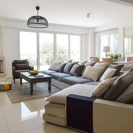 Beachfront Rio Escape - Luxurious Coastal Retreat * פאטרה