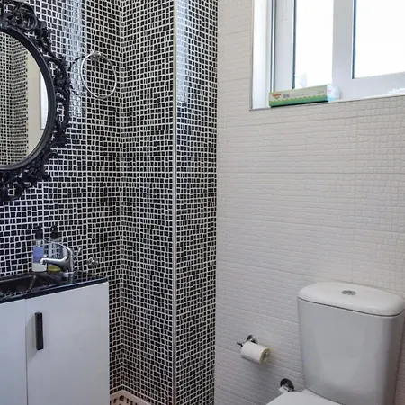 Beachfront Rio Escape - Luxurious Coastal Retreat Apartamento