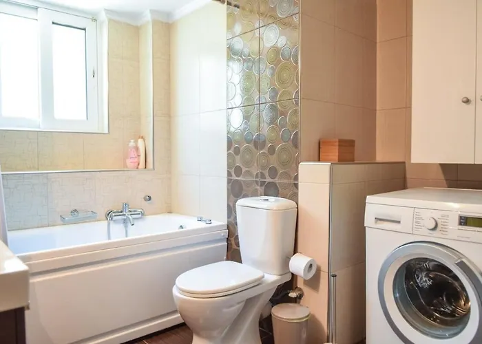 Beachfront Rio Escape - Luxurious Coastal Retreat Апартаменты Патра