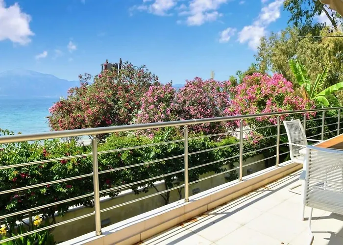 Апартаменты Beachfront Rio Escape - Luxurious Coastal Retreat *