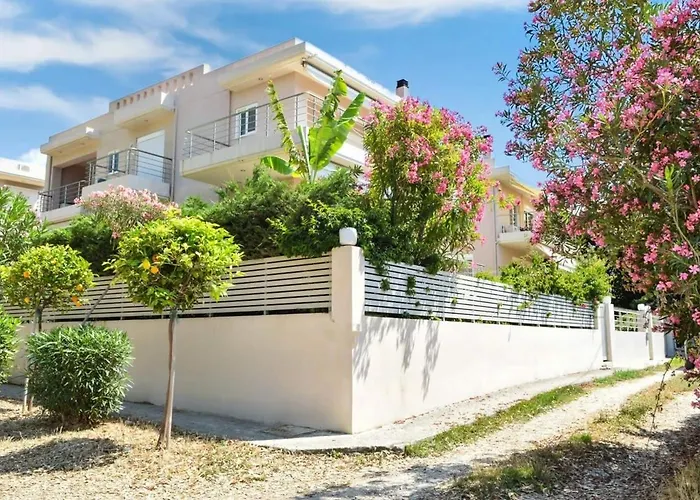 Beachfront Rio Escape - Luxurious Coastal Retreat Апартаменты Патра